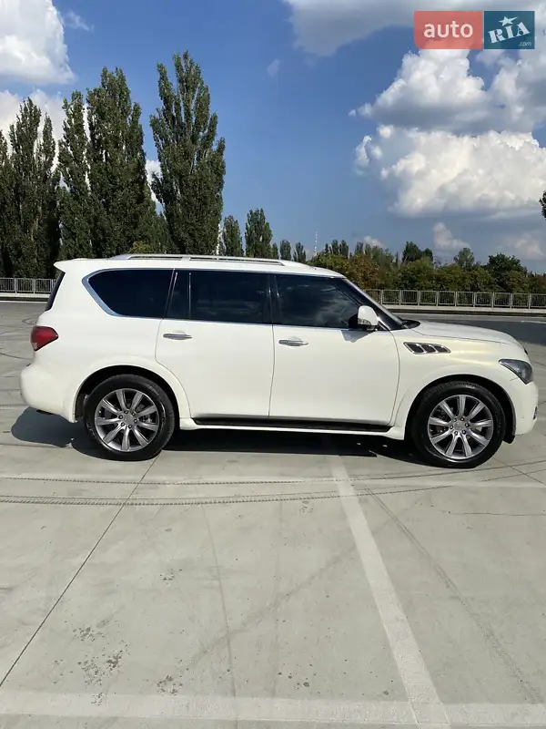 Infiniti QX56