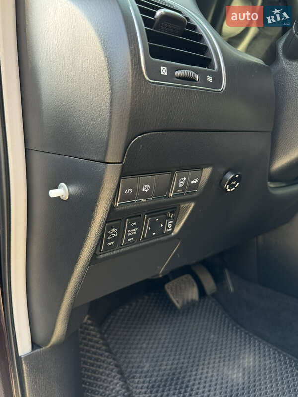 Внедорожник / Кроссовер Infiniti QX56 2010 в Чернигове