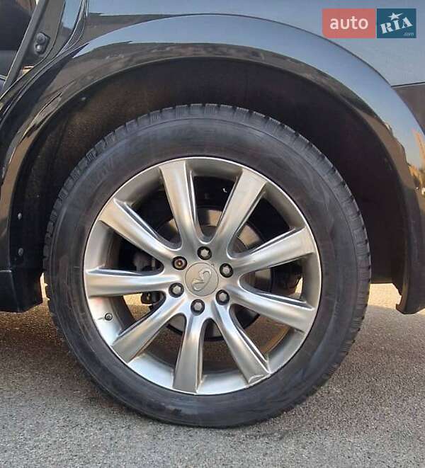 Внедорожник / Кроссовер Infiniti QX56 2013 в Киеве