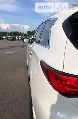 Внедорожник / Кроссовер Infiniti QX60 2016 в 