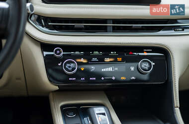 Позашляховик / Кросовер Infiniti QX60 2023 в 