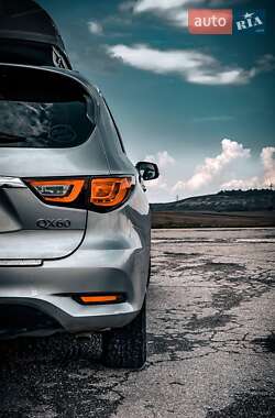 Внедорожник / Кроссовер Infiniti QX60 2016 в 