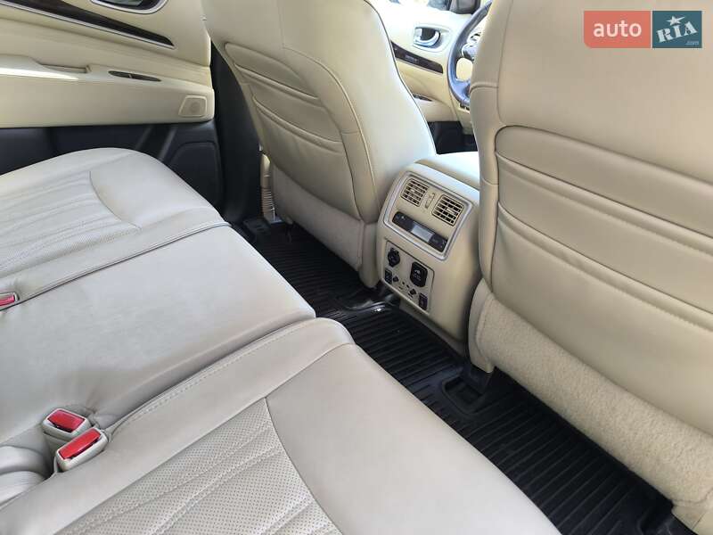 Внедорожник / Кроссовер Infiniti QX60 2019 в Сквире