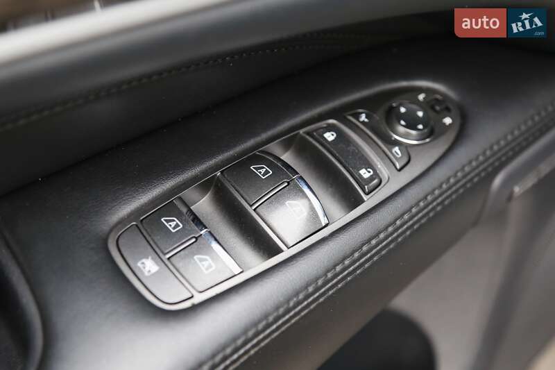 Позашляховик / Кросовер Infiniti QX60 2015 в Києві