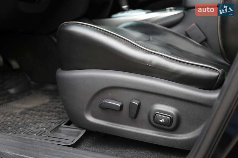 Позашляховик / Кросовер Infiniti QX60 2015 в Києві