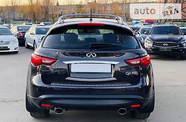 Позашляховик / Кросовер Infiniti QX70 2014 в 