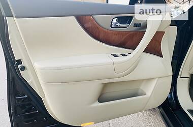 Позашляховик / Кросовер Infiniti QX70 2014 в 