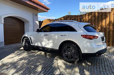 Позашляховик / Кросовер Infiniti QX70 2012 в 