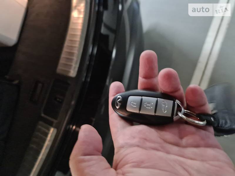 Позашляховик / Кросовер Infiniti QX70 2014 в Львові