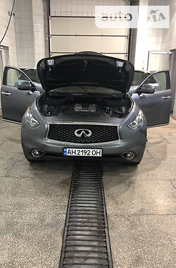 Внедорожник / Кроссовер Infiniti QX70 2016 в Звягеле