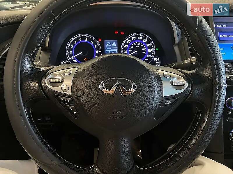Внедорожник / Кроссовер Infiniti QX70 2016 в Одессе