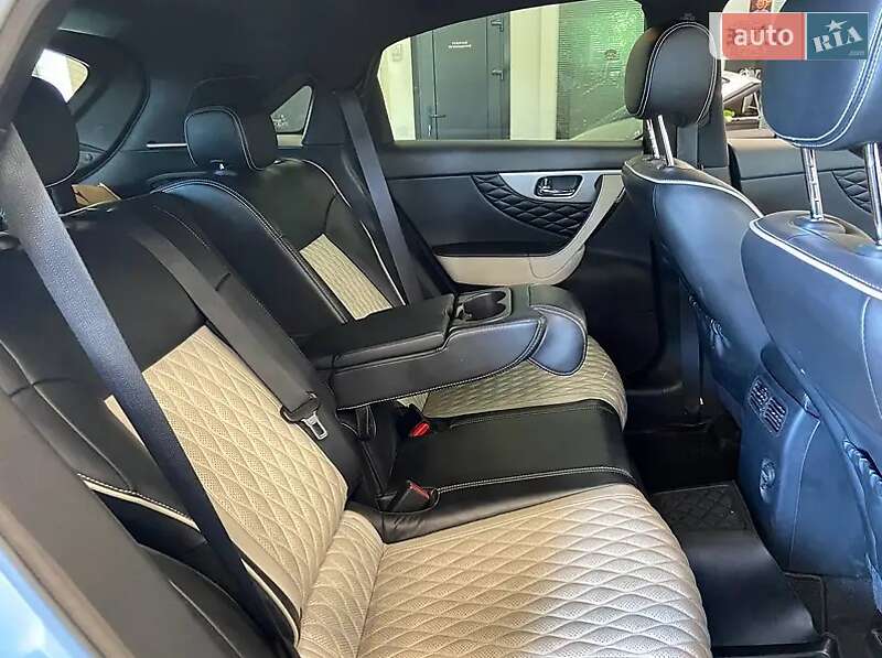 Внедорожник / Кроссовер Infiniti QX70 2016 в Одессе