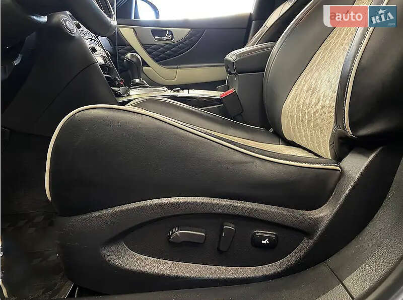 Внедорожник / Кроссовер Infiniti QX70 2016 в Одессе