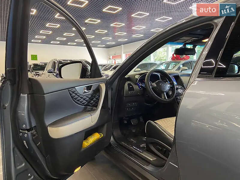 Внедорожник / Кроссовер Infiniti QX70 2016 в Одессе