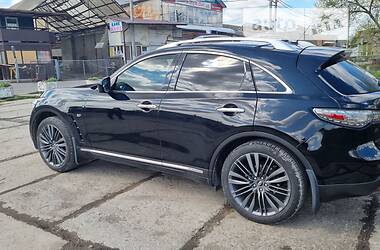 Внедорожник / Кроссовер Infiniti QX70 2016 в 