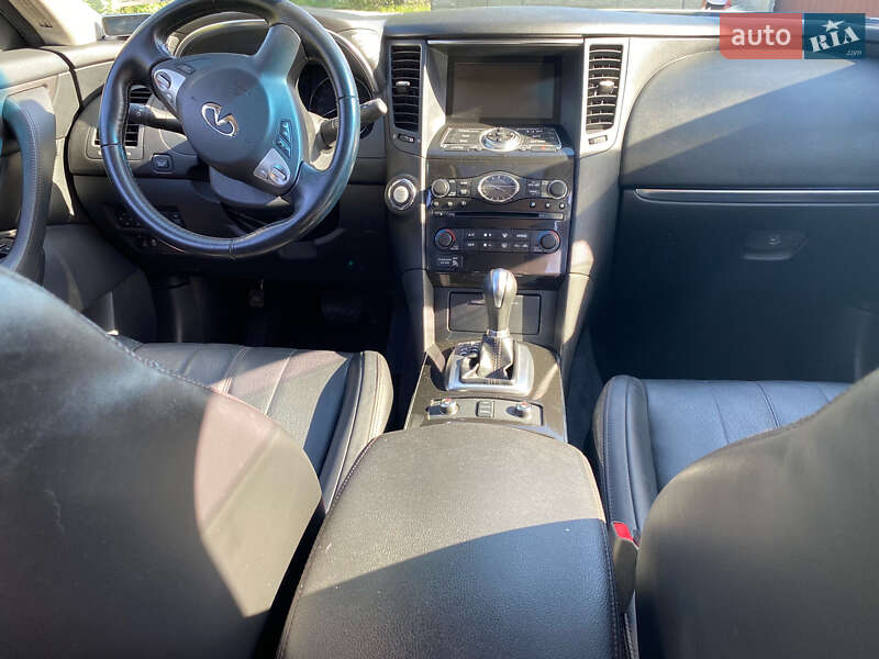 Внедорожник / Кроссовер Infiniti QX70 2016 в Каменском