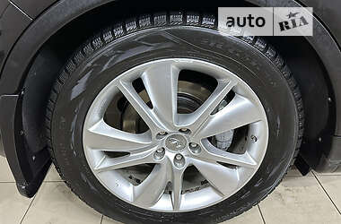 Внедорожник / Кроссовер Infiniti QX70 2013 в 