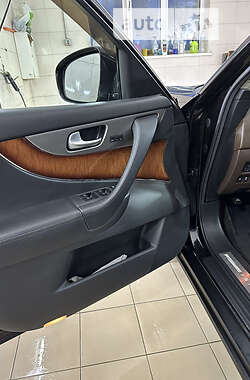 Внедорожник / Кроссовер Infiniti QX70 2013 в 