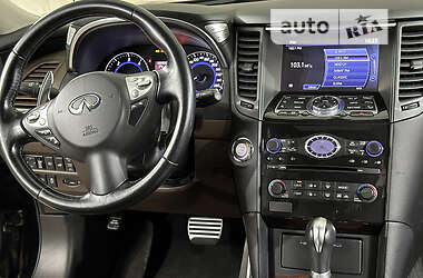 Внедорожник / Кроссовер Infiniti QX70 2013 в 