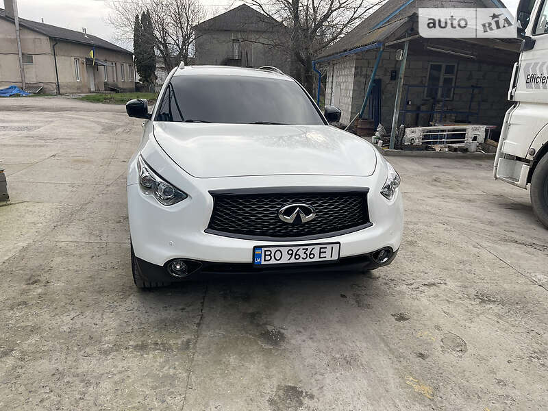 Внедорожник / Кроссовер Infiniti QX70 2014 в Тернополе