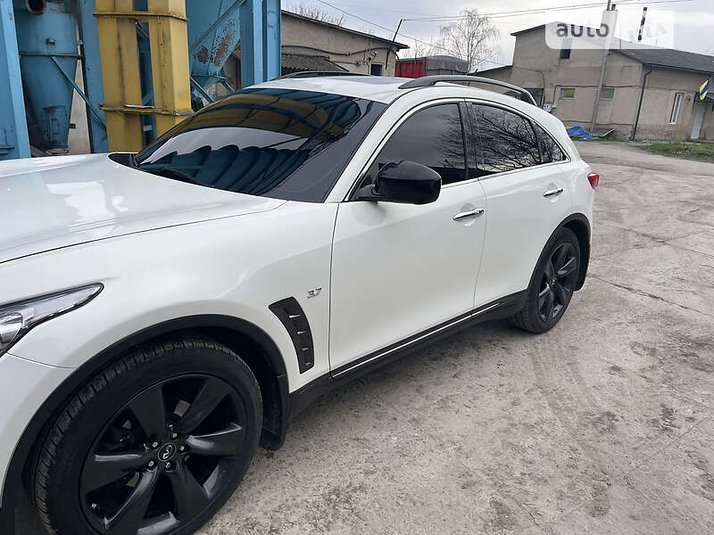 Внедорожник / Кроссовер Infiniti QX70 2014 в Тернополе