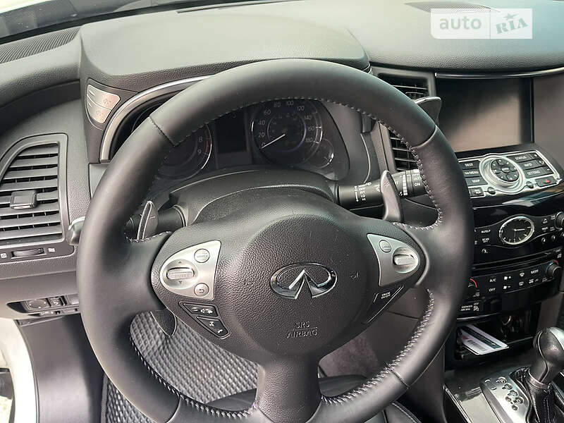 Внедорожник / Кроссовер Infiniti QX70 2014 в Тернополе