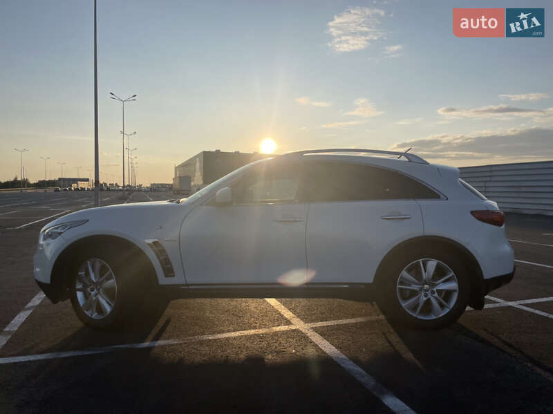 Внедорожник / Кроссовер Infiniti QX70 2015 в Львове