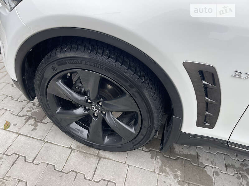 Внедорожник / Кроссовер Infiniti QX70 2014 в Тернополе