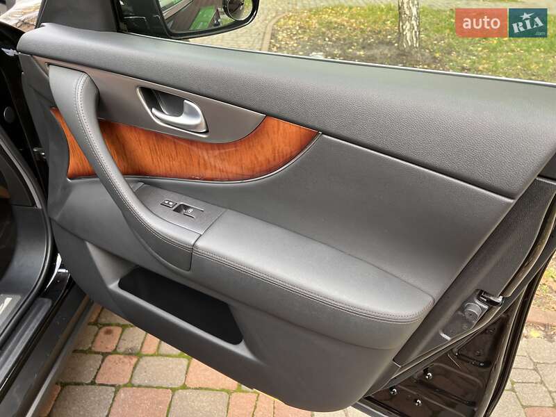 Позашляховик / Кросовер Infiniti QX70 2014 в Києві