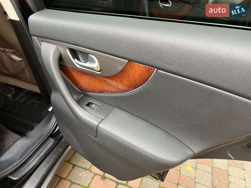 Позашляховик / Кросовер Infiniti QX70 2014 в Києві