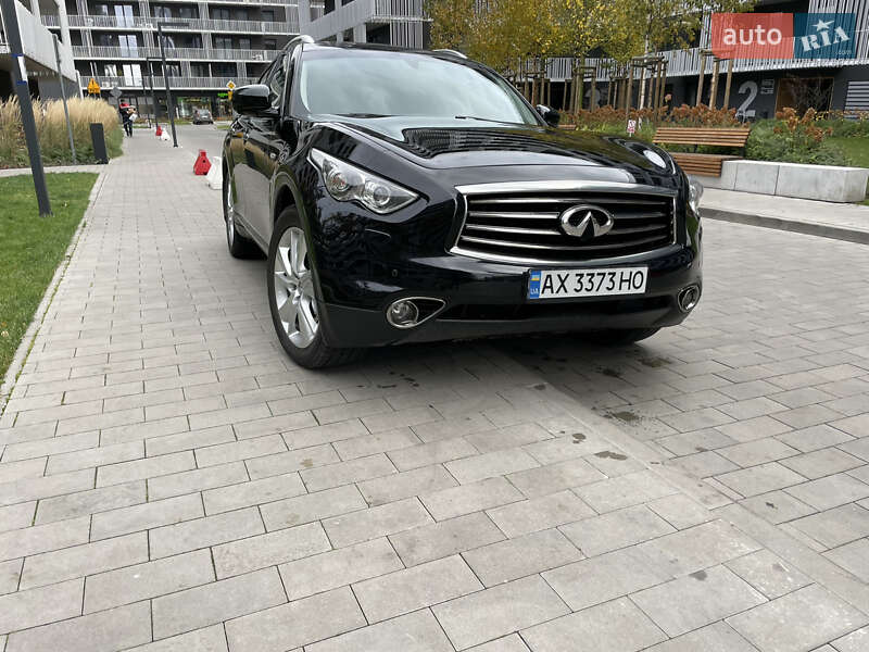 Внедорожник / Кроссовер Infiniti QX70 2013 в Харькове