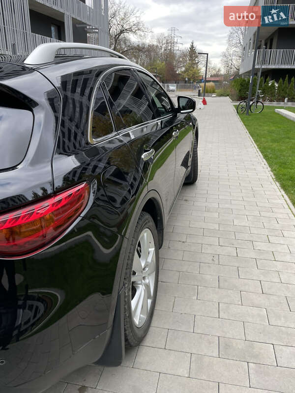 Внедорожник / Кроссовер Infiniti QX70 2013 в Харькове