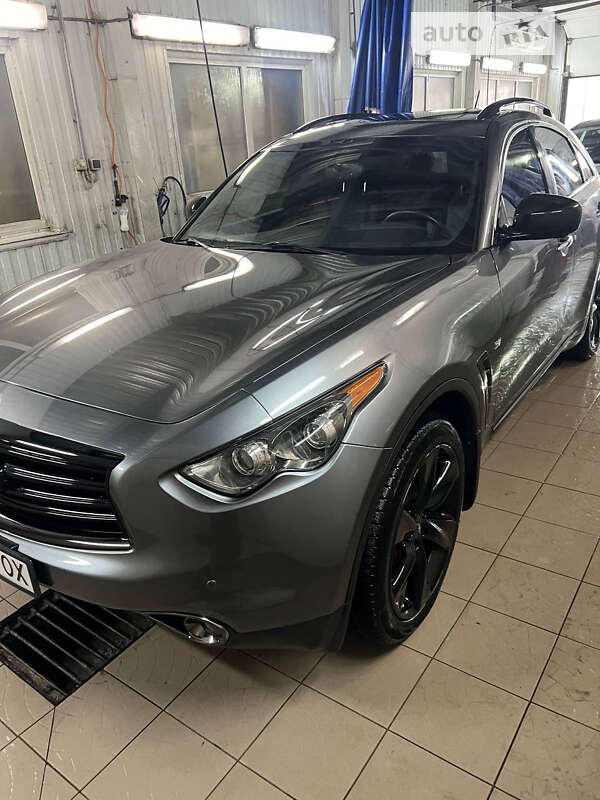 Позашляховик / Кросовер Infiniti QX70 2016 в Вишневому