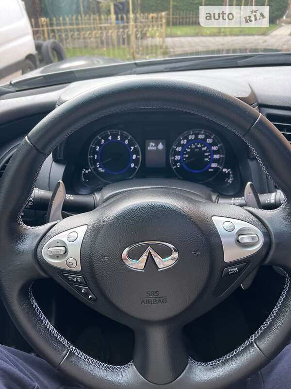 Позашляховик / Кросовер Infiniti QX70 2016 в Вишневому