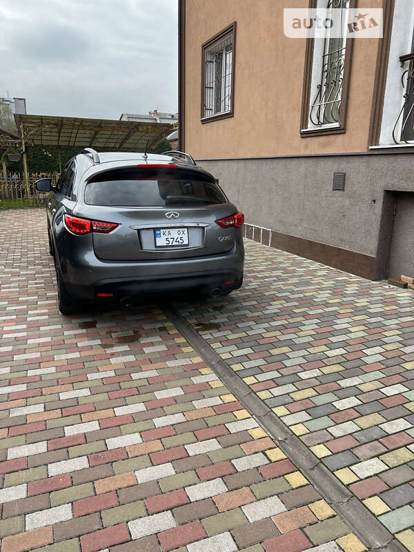 Позашляховик / Кросовер Infiniti QX70 2016 в Вишневому