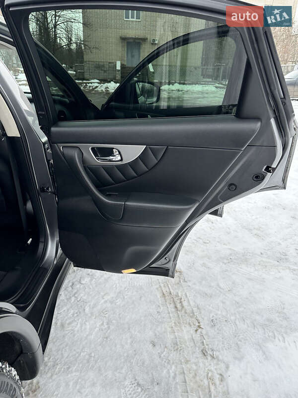 Позашляховик / Кросовер Infiniti QX70 2013 в Южноукраїнську