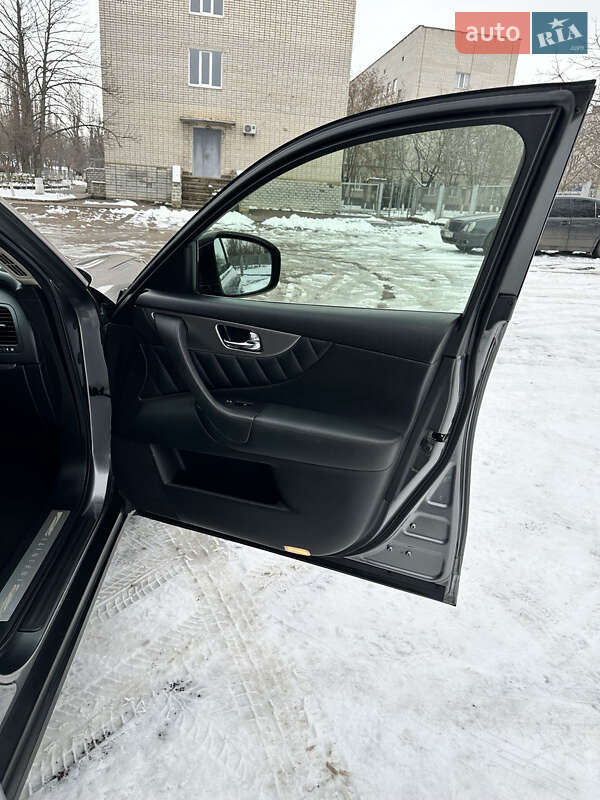 Позашляховик / Кросовер Infiniti QX70 2013 в Южноукраїнську