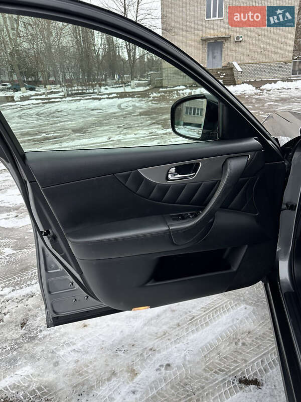 Позашляховик / Кросовер Infiniti QX70 2013 в Южноукраїнську