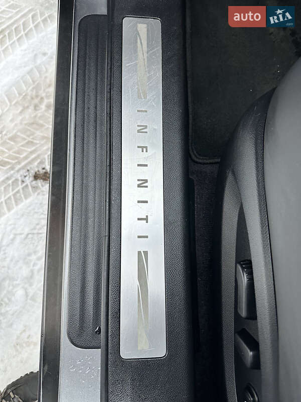 Позашляховик / Кросовер Infiniti QX70 2013 в Южноукраїнську