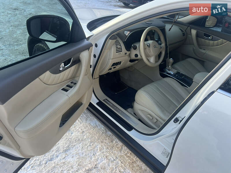 Внедорожник / Кроссовер Infiniti QX70 2013 в Ивано-Франковске