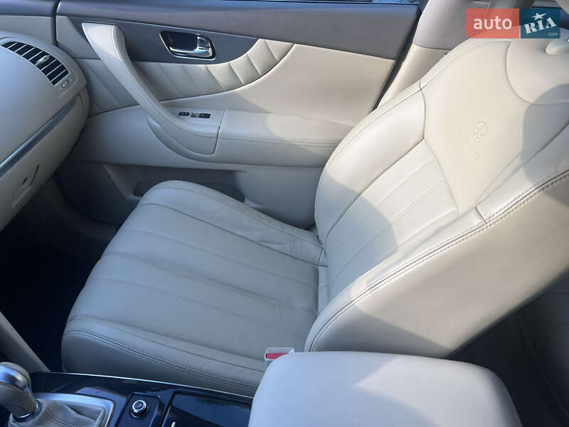 Внедорожник / Кроссовер Infiniti QX70 2013 в Ивано-Франковске