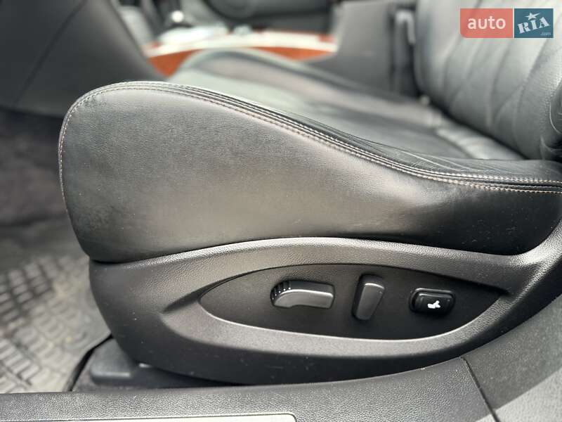 Внедорожник / Кроссовер Infiniti QX70 2013 в Киеве