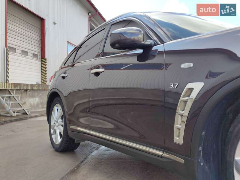 Позашляховик / Кросовер Infiniti QX70 2013 в Львові