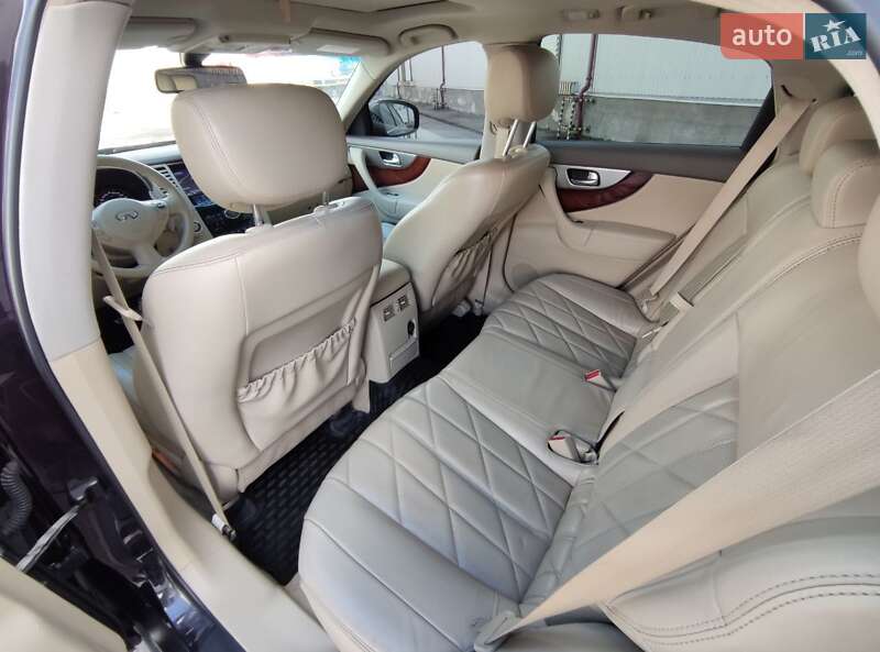 Позашляховик / Кросовер Infiniti QX70 2013 в Львові