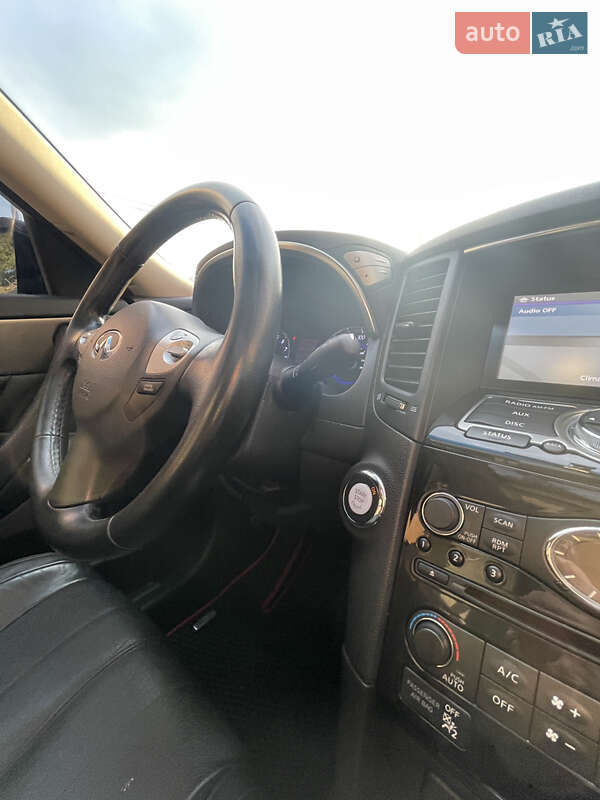 Внедорожник / Кроссовер Infiniti QX70 2017 в Чернигове