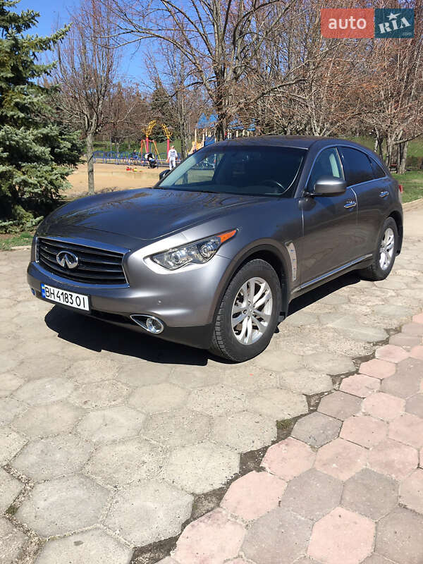 Позашляховик / Кросовер Infiniti QX70 2013 в Южноукраїнську