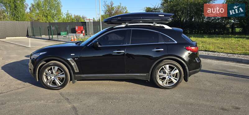 Внедорожник / Кроссовер Infiniti QX70 2013 в Обухове