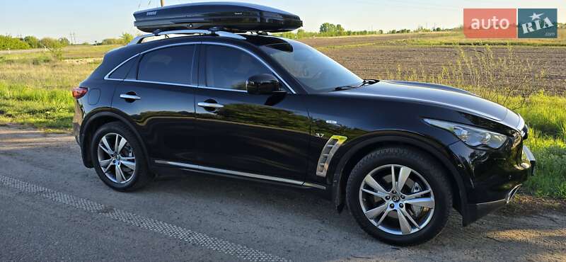 Внедорожник / Кроссовер Infiniti QX70 2013 в Обухове