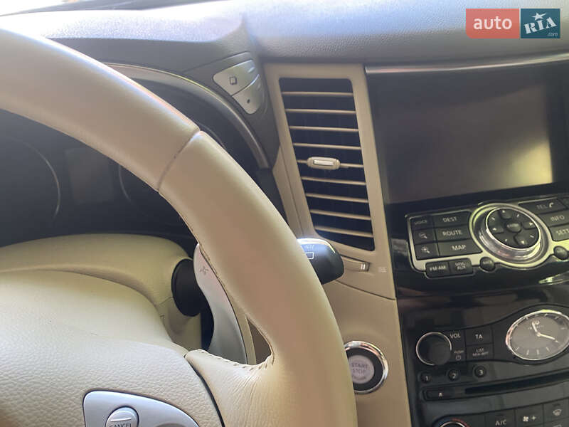 Внедорожник / Кроссовер Infiniti QX70 2015 в Днепре