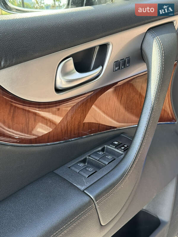 Позашляховик / Кросовер Infiniti QX70 2013 в Дніпрі